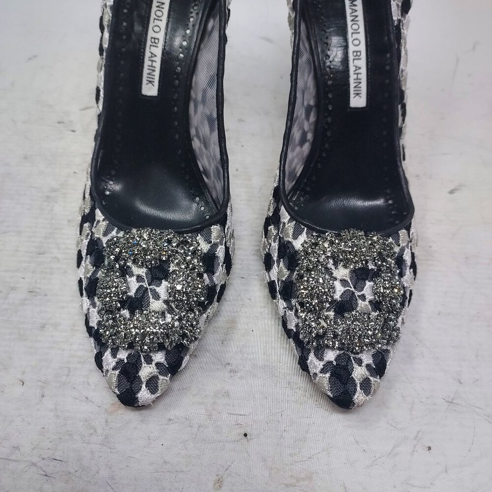 Manolo Blahnik HANGISI BLACK LACE JEWEL BUCKLE PUMP - Picture 5 of 10